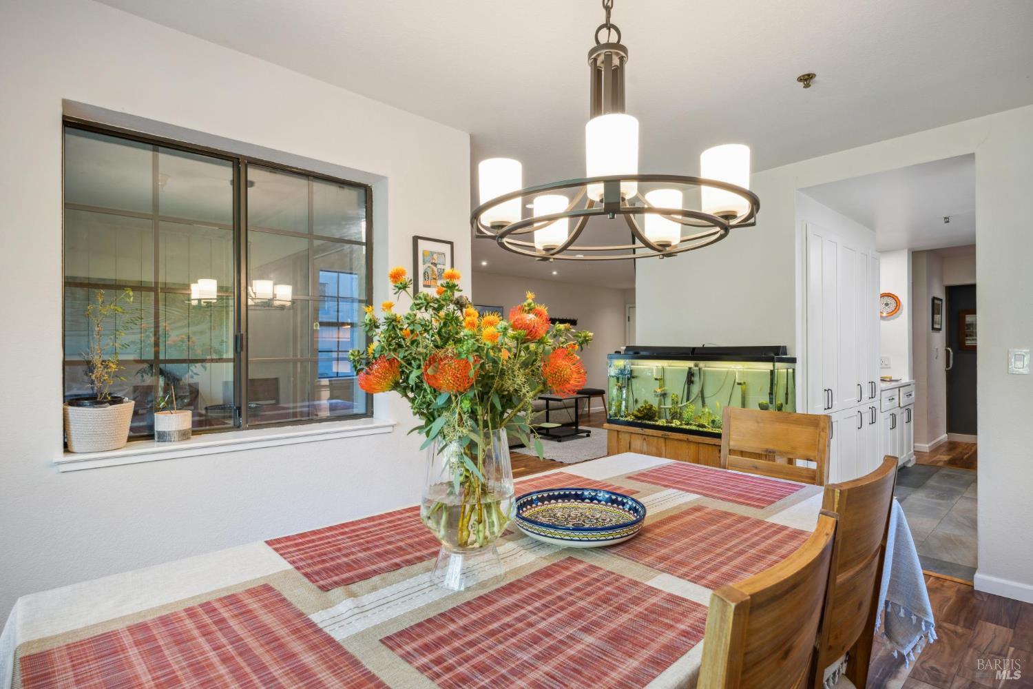 Detail Gallery Image 9 of 32 For 166 Pelican Ln, Novato,  CA 94949 - 4 Beds | 2/1 Baths