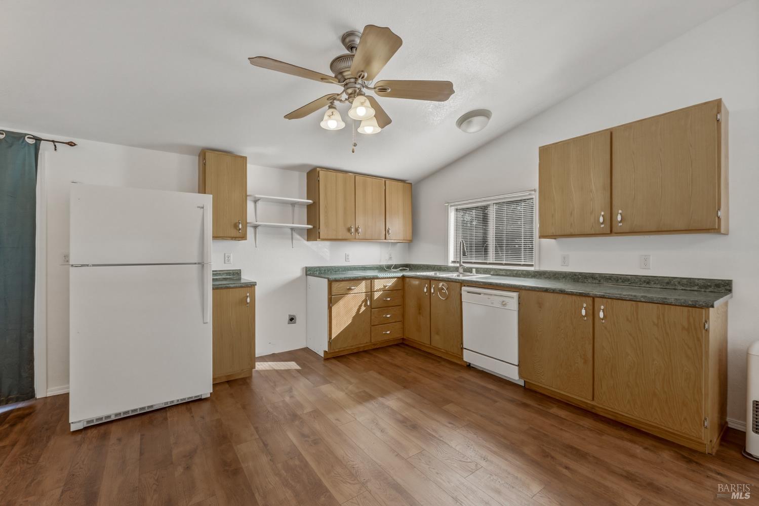 Detail Gallery Image 12 of 40 For 3990 Manchester Ave, Clearlake,  CA 95422 - 3 Beds | 1 Baths