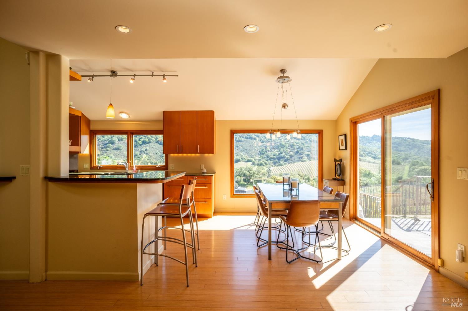 Detail Gallery Image 13 of 49 For 452 Chestnut Ave, Sonoma,  CA 95476 - 3 Beds | 2 Baths