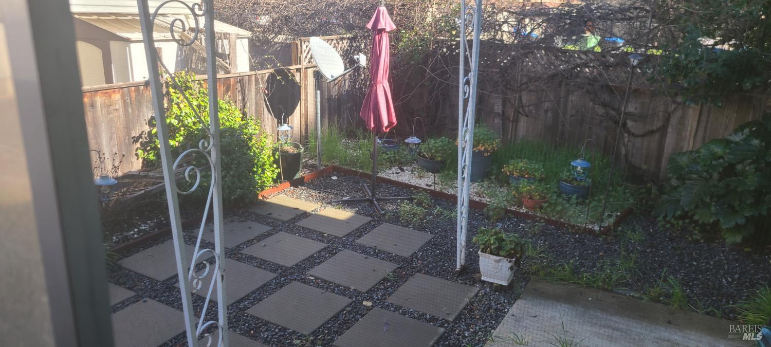 Detail Gallery Image 7 of 12 For 660 Leslie St 8, Ukiah,  CA 95482 - 1 Beds | 1 Baths