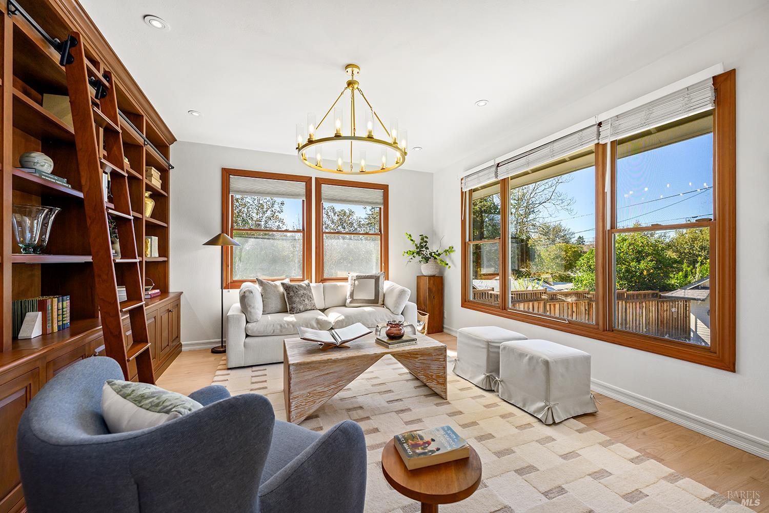 Detail Gallery Image 12 of 61 For 735 Johnson St, Healdsburg,  CA 95448 - 3 Beds | 2 Baths