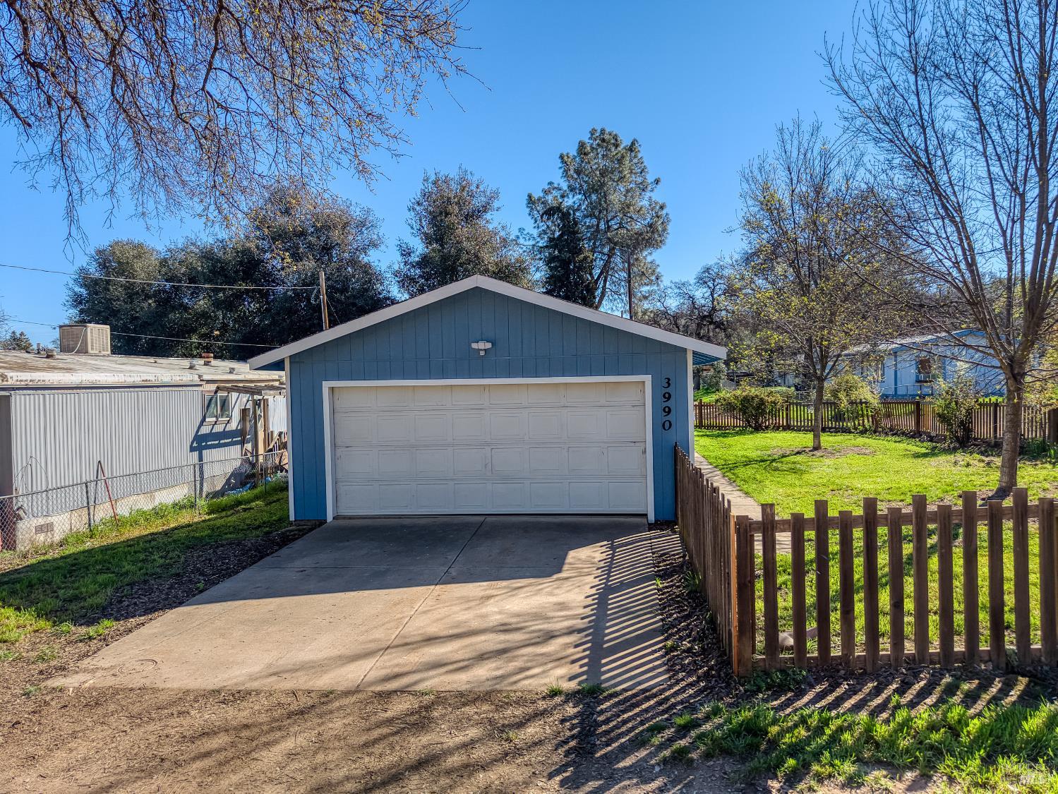 Detail Gallery Image 2 of 40 For 3990 Manchester Ave, Clearlake,  CA 95422 - 3 Beds | 1 Baths