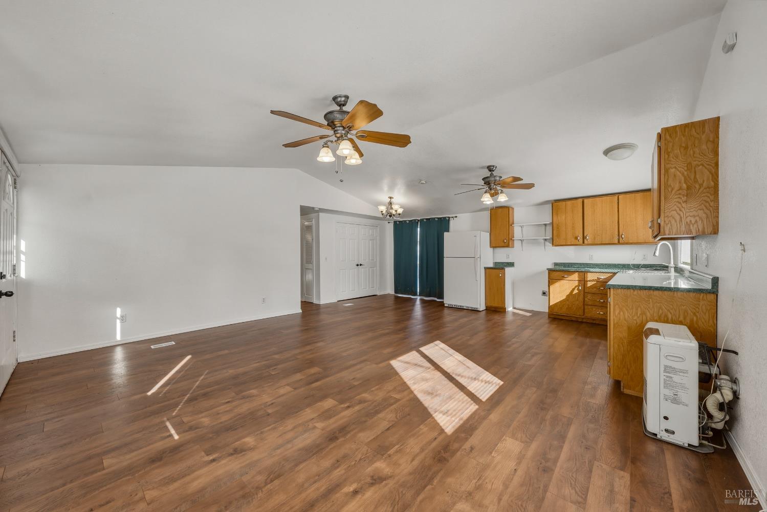 Detail Gallery Image 11 of 40 For 3990 Manchester Ave, Clearlake,  CA 95422 - 3 Beds | 1 Baths