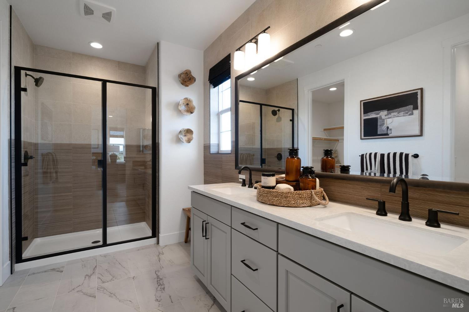 Detail Gallery Image 26 of 39 For 516 Eagle Cir, Oakley,  CA 94561 - 5 Beds | 3 Baths