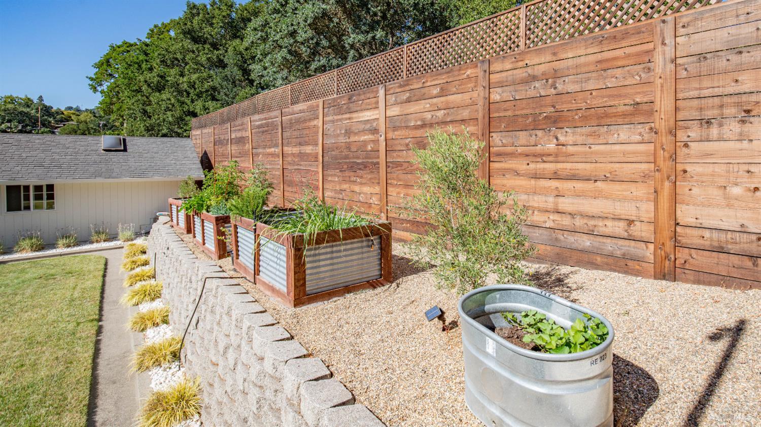 Detail Gallery Image 49 of 91 For 1081 Tamarisk Dr a,  Napa,  CA 94559 - 4 Beds | 3/1 Baths