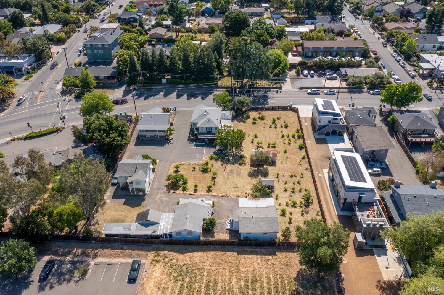 Detail Gallery Image 2 of 30 For 821 Healdsburg Ave, Healdsburg,  CA 95448 - – Beds | – Baths