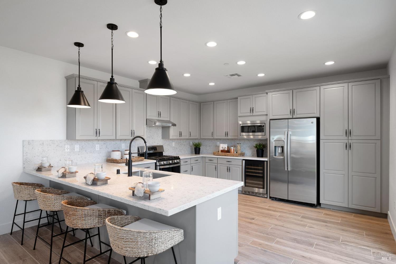 Detail Gallery Image 12 of 39 For 516 Eagle Cir, Oakley,  CA 94561 - 5 Beds | 3 Baths