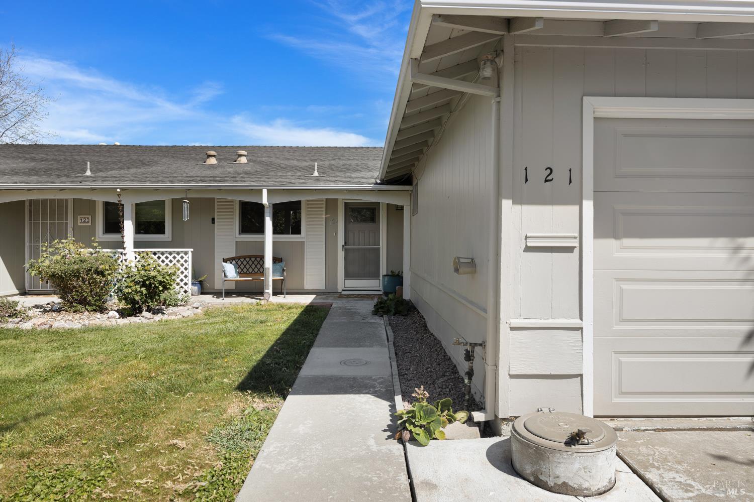 Detail Gallery Image 3 of 26 For 121 Sequoia Dr, Vacaville,  CA 95687 - 1 Beds | 1 Baths