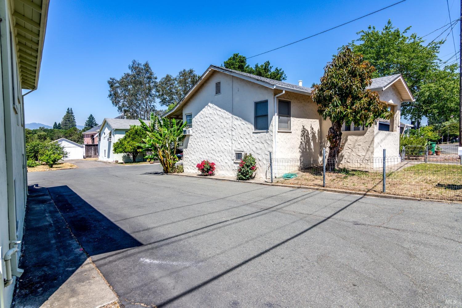 Detail Gallery Image 8 of 30 For 821 Healdsburg Ave, Healdsburg,  CA 95448 - – Beds | – Baths