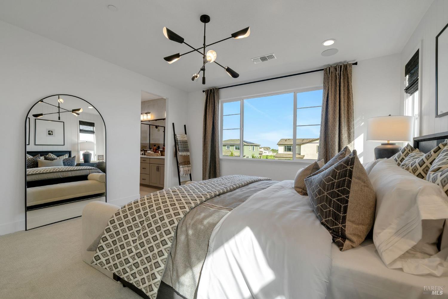 Detail Gallery Image 23 of 39 For 516 Eagle Cir, Oakley,  CA 94561 - 5 Beds | 3 Baths