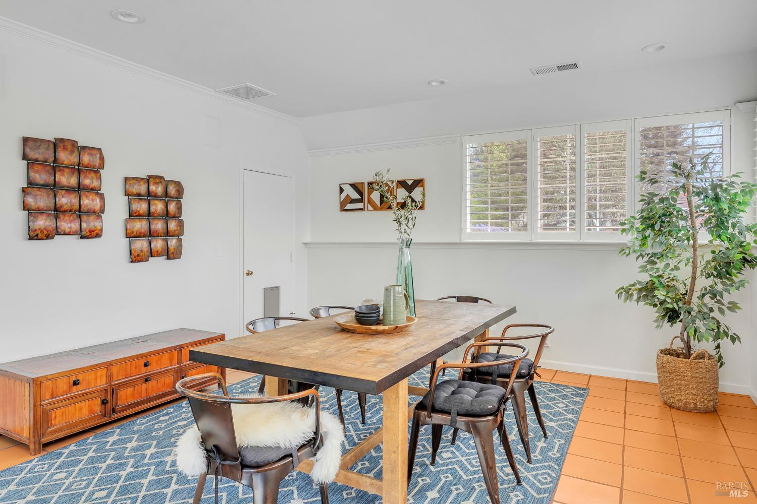 Detail Gallery Image 9 of 41 For 8854 Egg Farm Ln, Kenwood,  CA 95452 - 5 Beds | 3 Baths