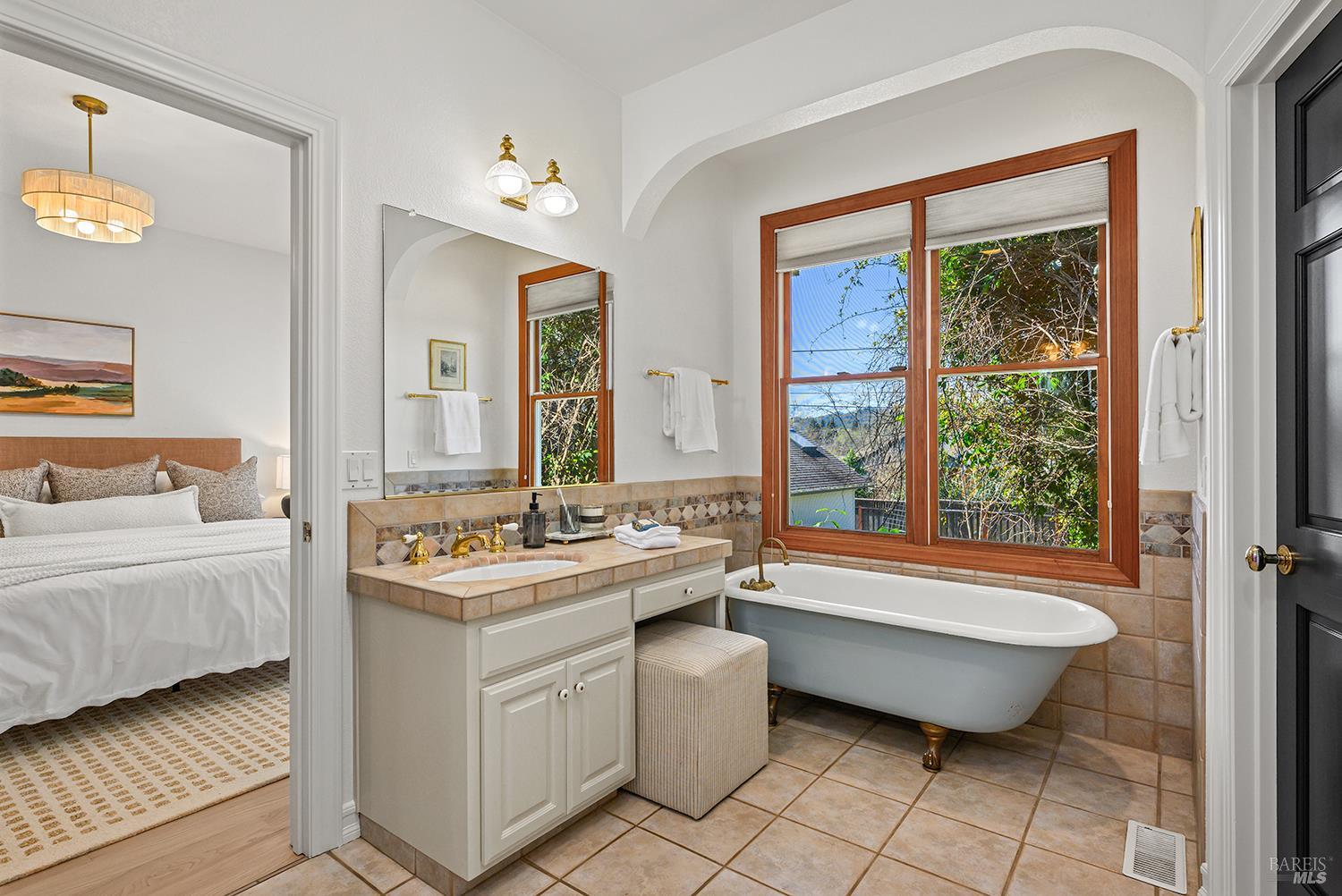Detail Gallery Image 33 of 61 For 735 Johnson St, Healdsburg,  CA 95448 - 3 Beds | 2 Baths