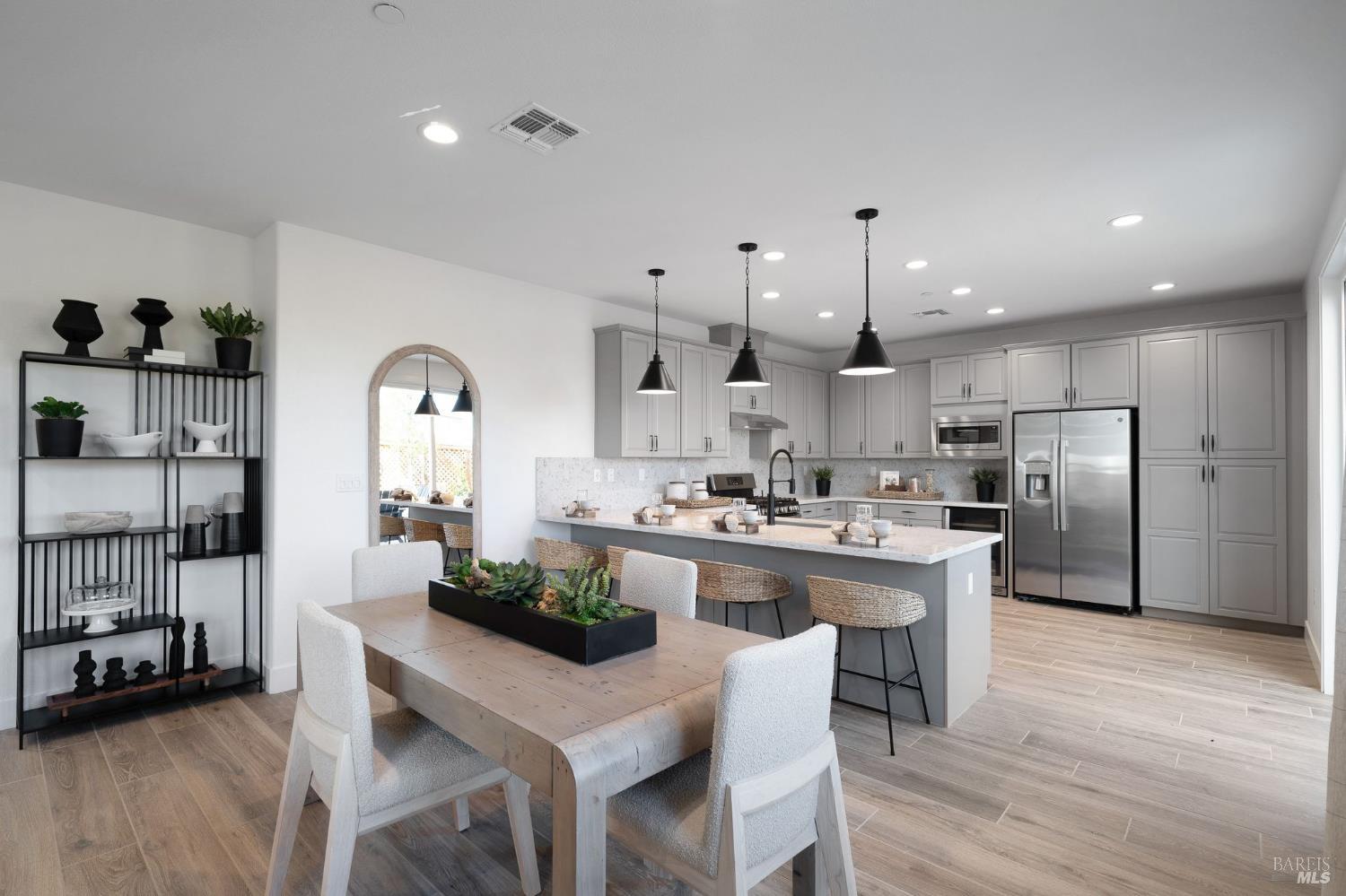 Detail Gallery Image 17 of 39 For 516 Eagle Cir, Oakley,  CA 94561 - 5 Beds | 3 Baths