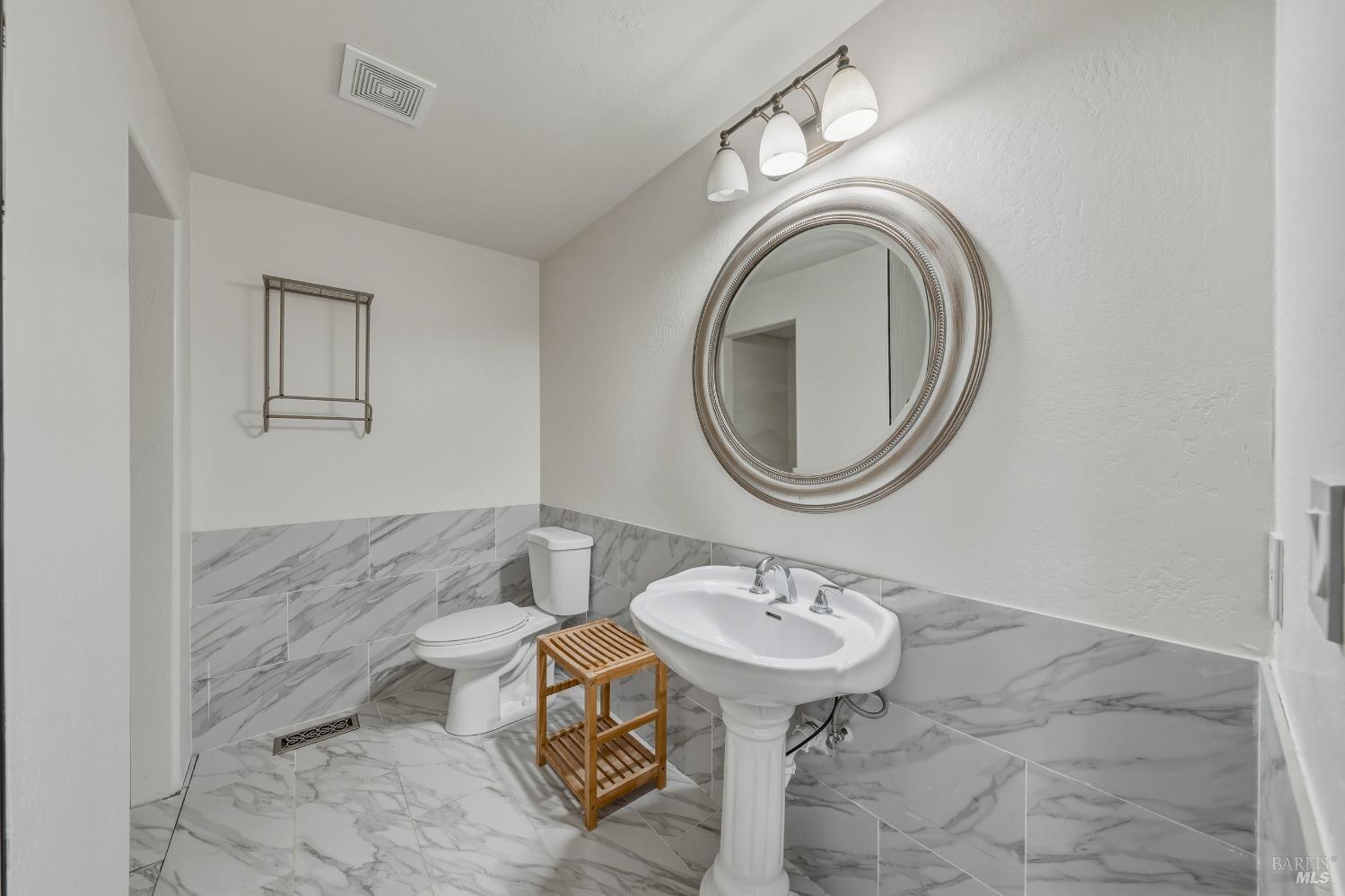 Detail Gallery Image 33 of 75 For 1001 Louis Way, Lakeport,  CA 95453 - 3 Beds | 2/1 Baths