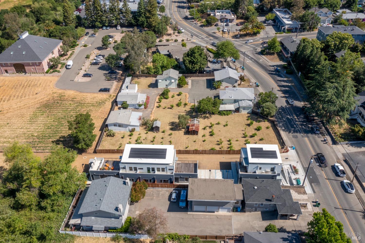 Detail Gallery Image 3 of 30 For 821 Healdsburg Ave, Healdsburg,  CA 95448 - – Beds | – Baths