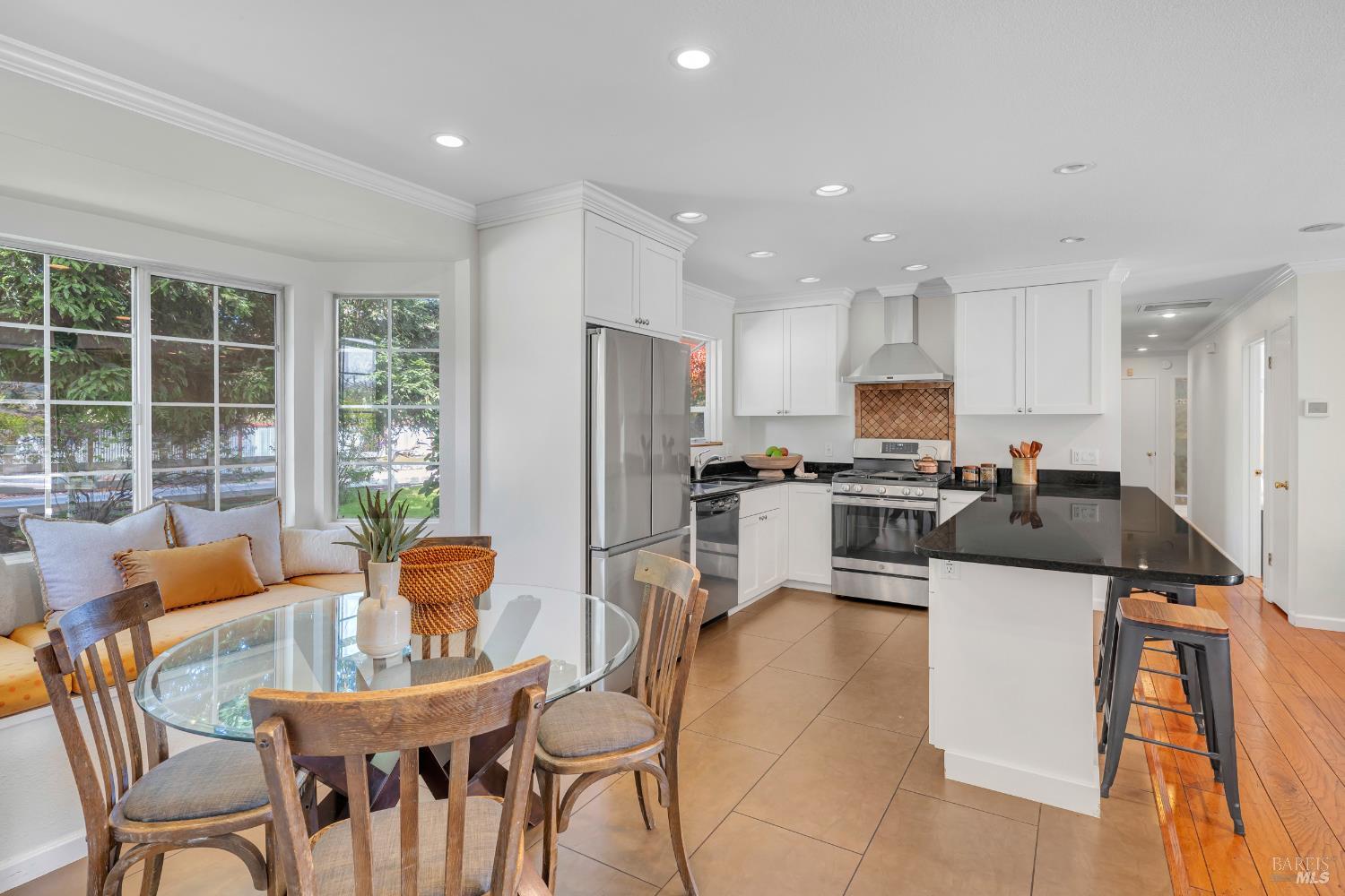 Detail Gallery Image 10 of 41 For 8854 Egg Farm Ln, Kenwood,  CA 95452 - 5 Beds | 3 Baths