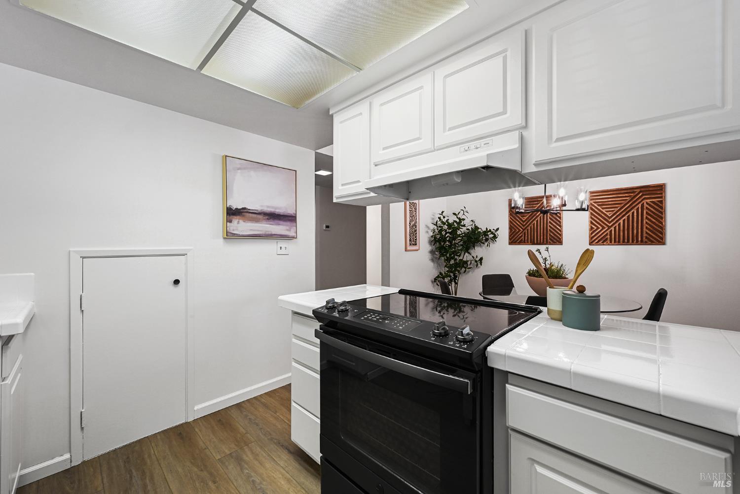 Detail Gallery Image 7 of 37 For 91 Grande Paseo Unkn, San Rafael,  CA 94903 - 4 Beds | 2/1 Baths