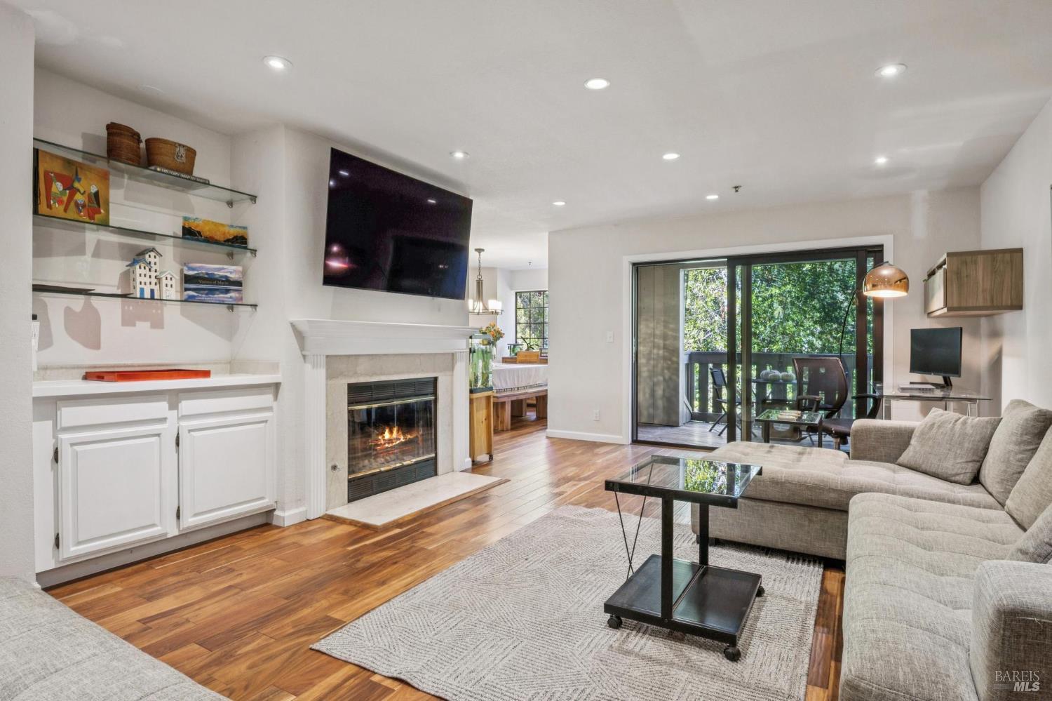 Detail Gallery Image 2 of 32 For 166 Pelican Ln, Novato,  CA 94949 - 4 Beds | 2/1 Baths