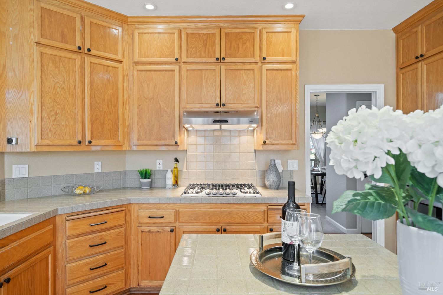 Detail Gallery Image 20 of 72 For 4706 Devonshire Pl, Santa Rosa,  CA 95405 - 5 Beds | 3 Baths