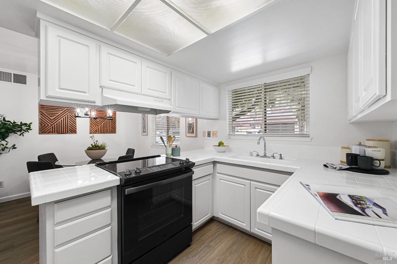 Detail Gallery Image 6 of 37 For 91 Grande Paseo Unkn, San Rafael,  CA 94903 - 4 Beds | 2/1 Baths