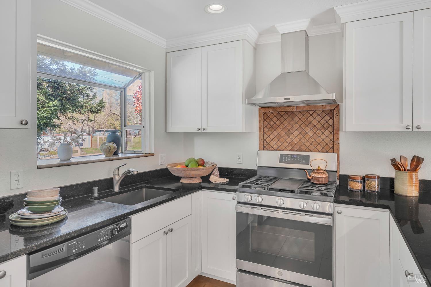 Detail Gallery Image 12 of 41 For 8854 Egg Farm Ln, Kenwood,  CA 95452 - 5 Beds | 3 Baths