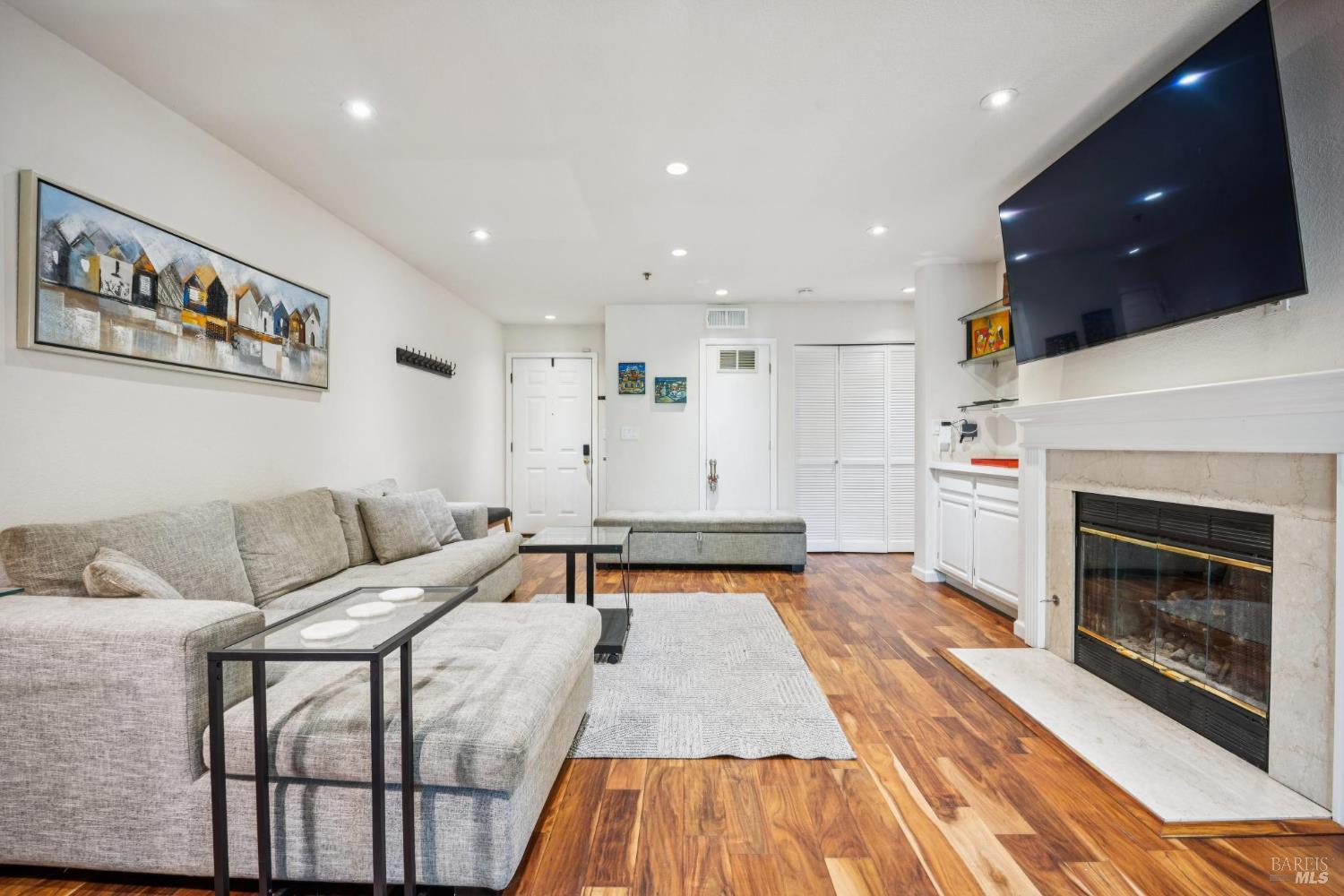 Detail Gallery Image 5 of 32 For 166 Pelican Ln, Novato,  CA 94949 - 4 Beds | 2/1 Baths