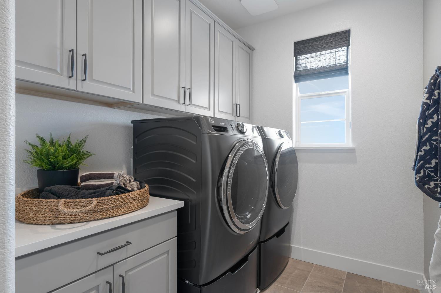 Detail Gallery Image 39 of 39 For 516 Eagle Cir, Oakley,  CA 94561 - 5 Beds | 3 Baths