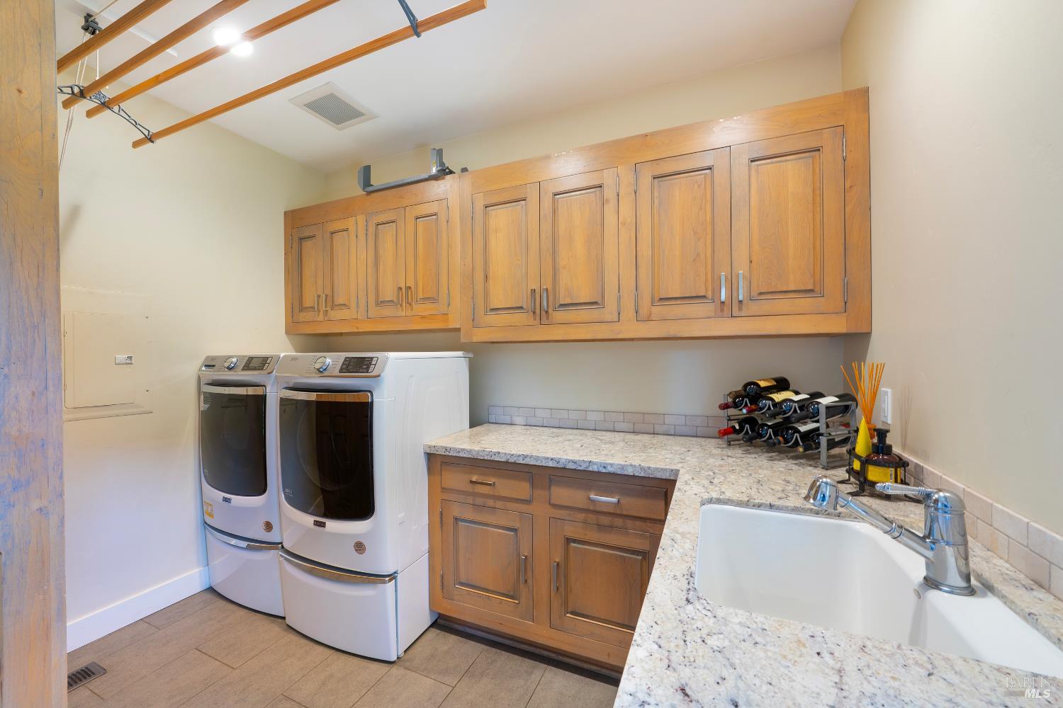 Detail Gallery Image 17 of 52 For 1551 Spring St, Saint Helena,  CA 94574 - 4 Beds | 4/1 Baths