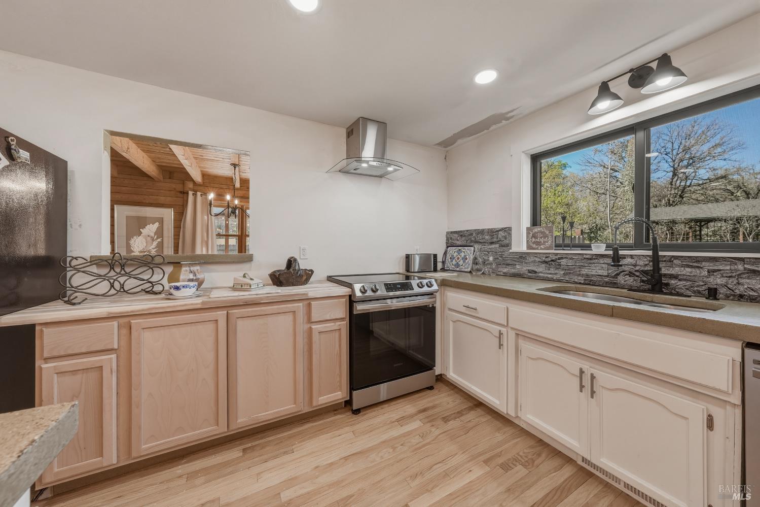 Detail Gallery Image 23 of 75 For 1001 Louis Way, Lakeport,  CA 95453 - 3 Beds | 2/1 Baths