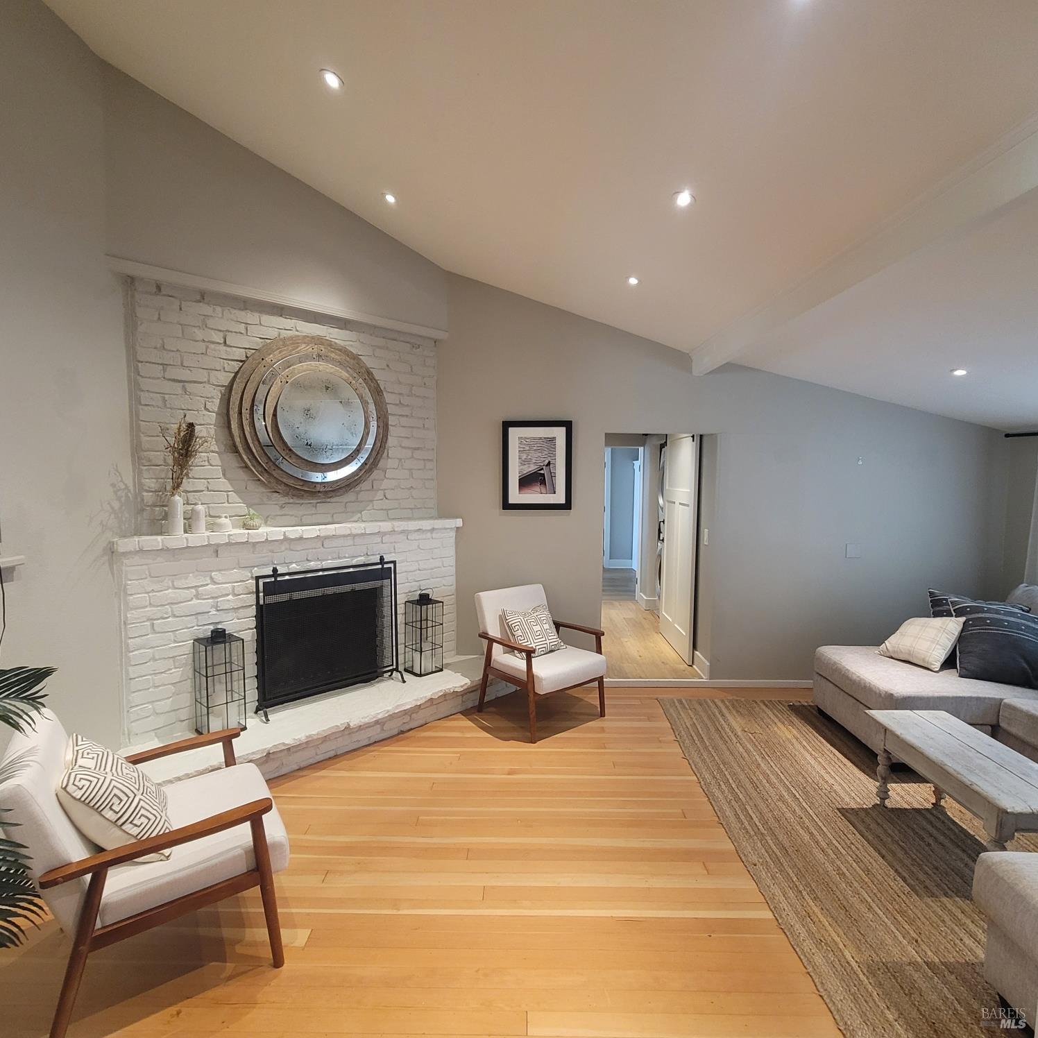 Detail Gallery Image 2 of 7 For 2531 Warm Springs Rd, Glen Ellen,  CA 95442 - 2 Beds | 2/1 Baths