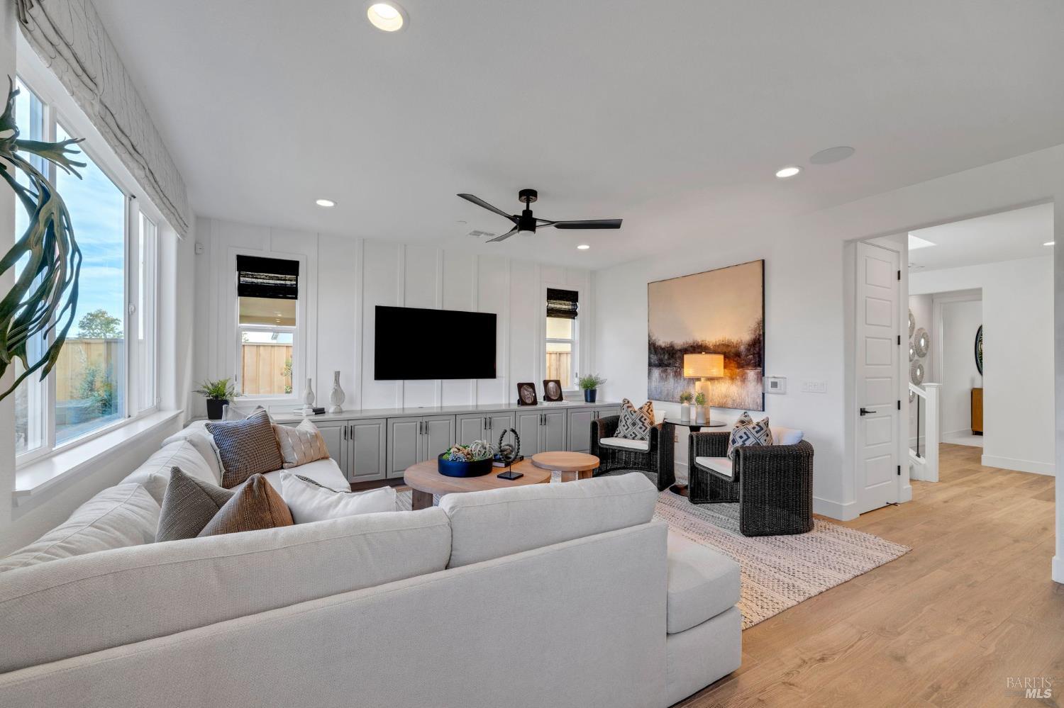 Detail Gallery Image 5 of 39 For 516 Eagle Cir, Oakley,  CA 94561 - 5 Beds | 3 Baths