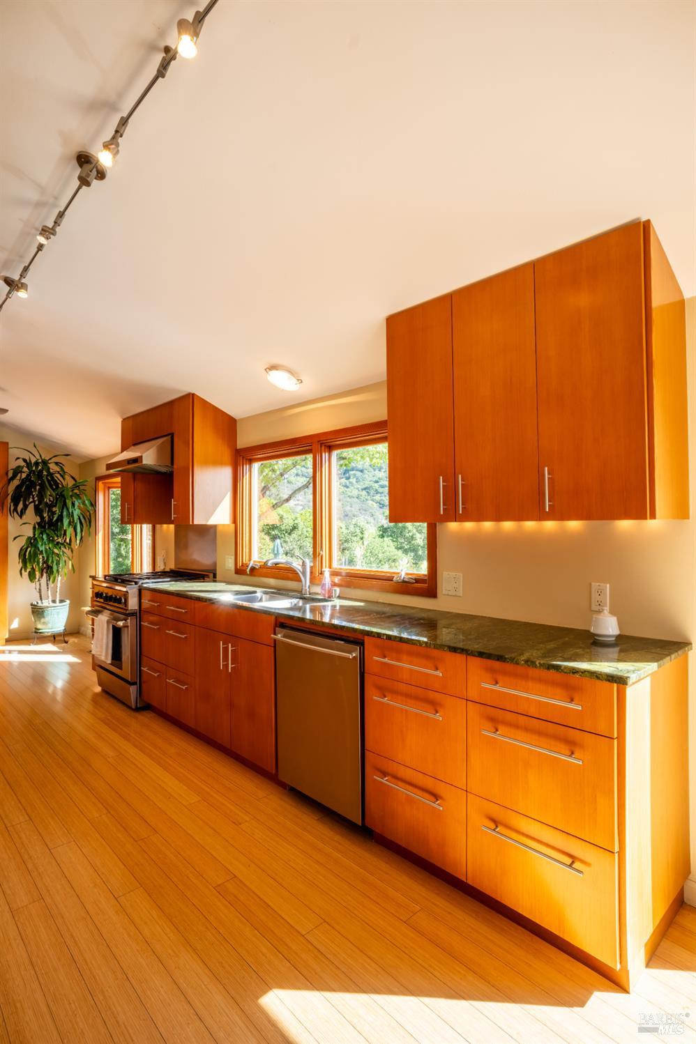 Detail Gallery Image 19 of 49 For 452 Chestnut Ave, Sonoma,  CA 95476 - 3 Beds | 2 Baths