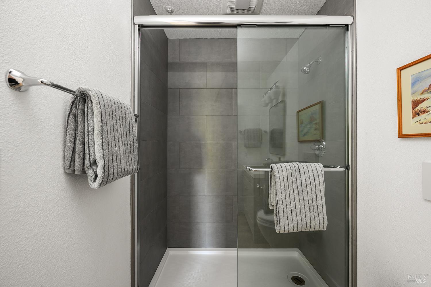 Detail Gallery Image 13 of 51 For 435 University St, Healdsburg,  CA 95448 - 4 Beds | 4 Baths