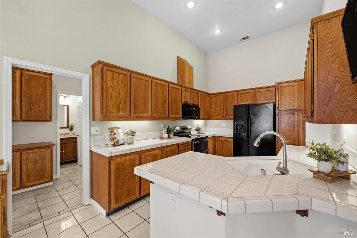 Detail Gallery Image 26 of 87 For 207 Laurelwood Way, Vacaville,  CA 95687 - 3 Beds | 2 Baths