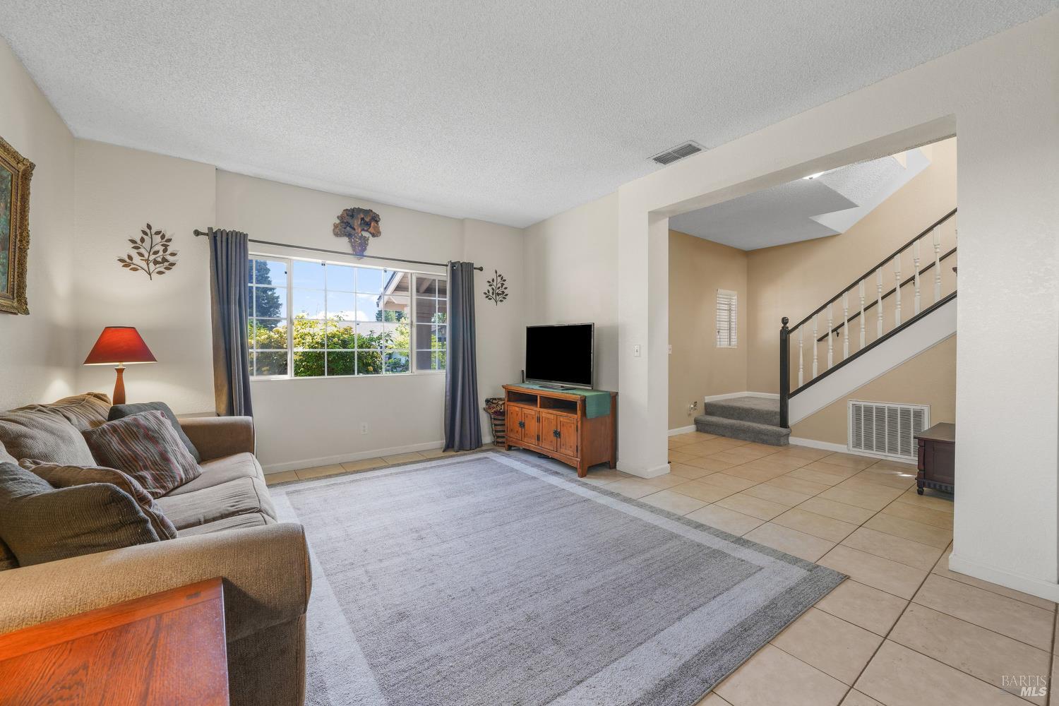 Detail Gallery Image 10 of 39 For 384 Dublin Way, Vacaville,  CA 95688 - 3 Beds | 2/1 Baths