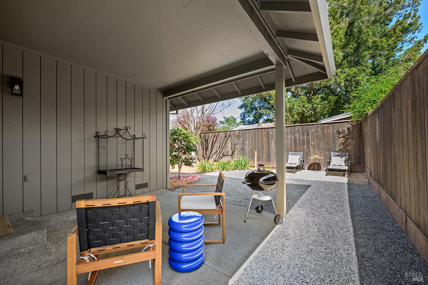 Detail Gallery Image 39 of 51 For 435 University St, Healdsburg,  CA 95448 - 4 Beds | 4 Baths