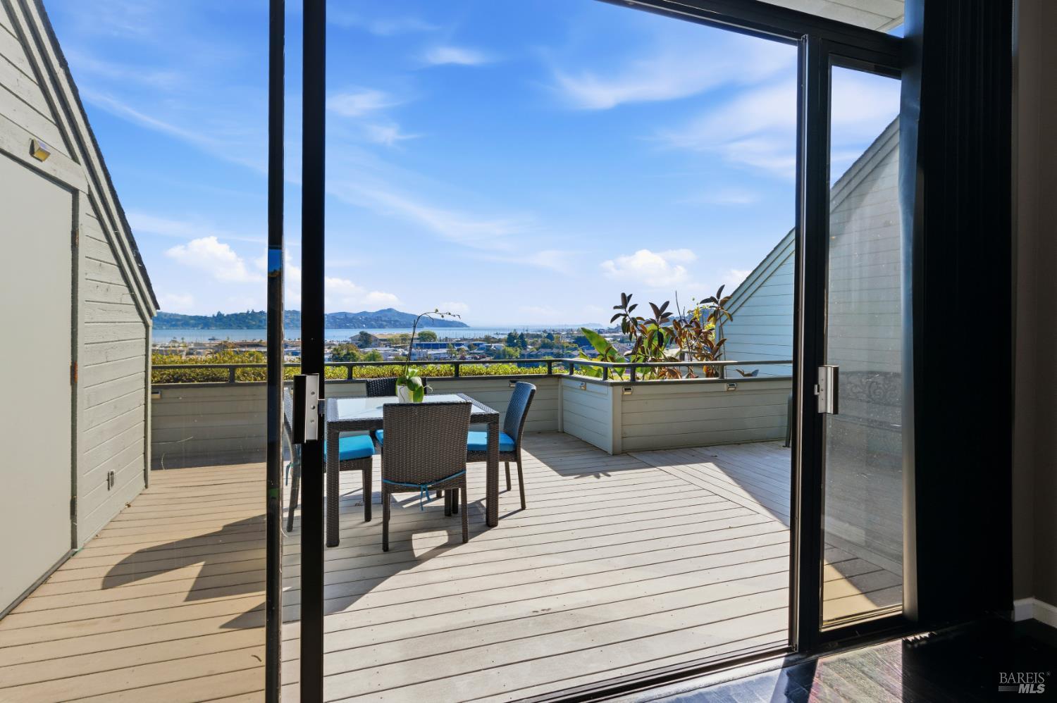 Detail Gallery Image 6 of 46 For 846 Olima St, Sausalito,  CA 94965 - 2 Beds | 2/1 Baths