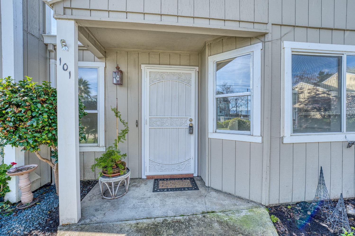 Detail Gallery Image 8 of 48 For 101 Marina Dr, Lakeport,  CA 95453 - 2 Beds | 1/1 Baths