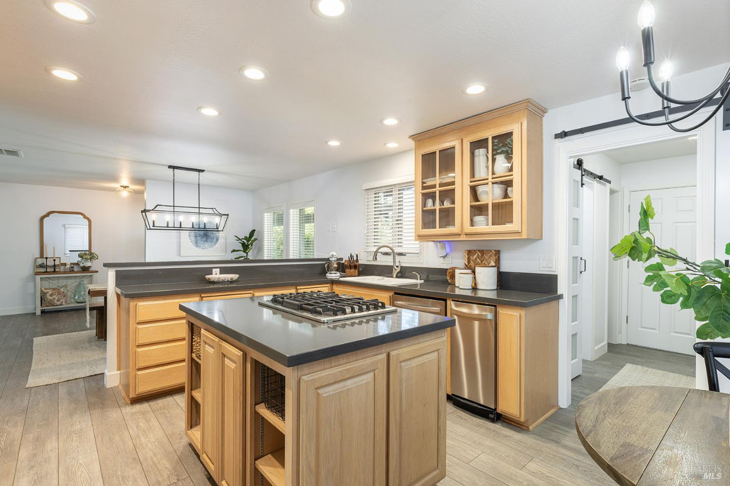 Detail Gallery Image 21 of 46 For 19 Inverness Dr, Napa,  CA 94558 - 3 Beds | 2/1 Baths