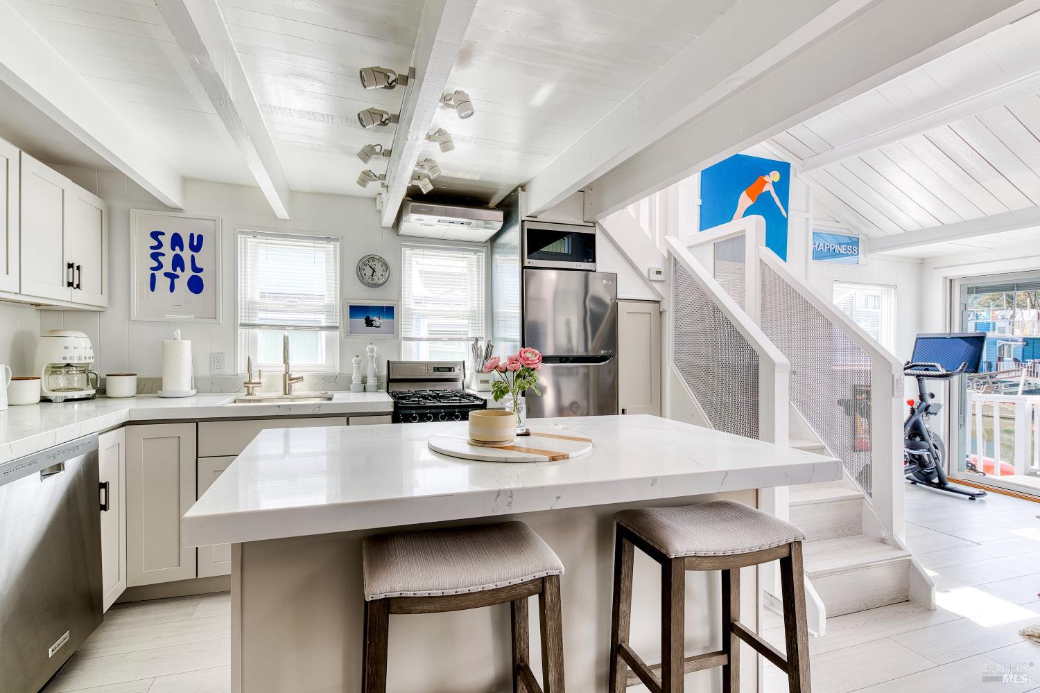 Detail Gallery Image 3 of 34 For 17 East Pier Unkn, Sausalito,  CA 94965 - 2 Beds | 1 Baths