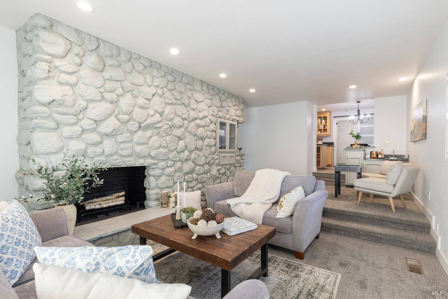 Detail Gallery Image 11 of 46 For 19 Inverness Dr, Napa,  CA 94558 - 3 Beds | 2/1 Baths