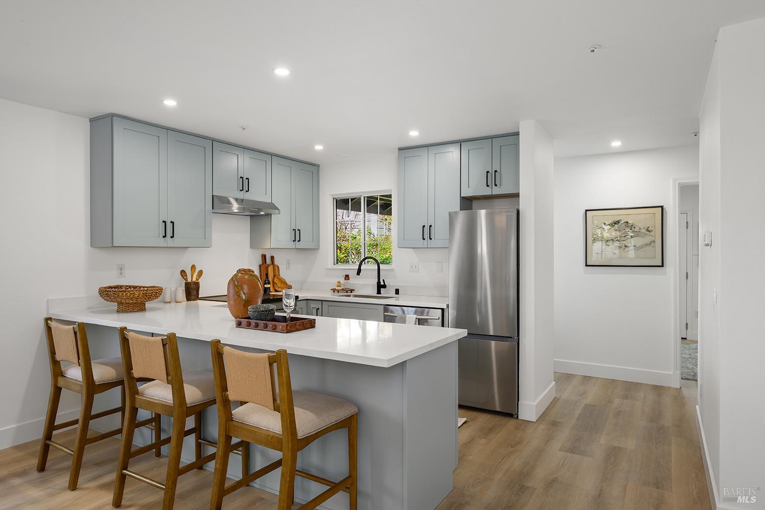 Detail Gallery Image 8 of 51 For 435 University St, Healdsburg,  CA 95448 - 4 Beds | 4 Baths