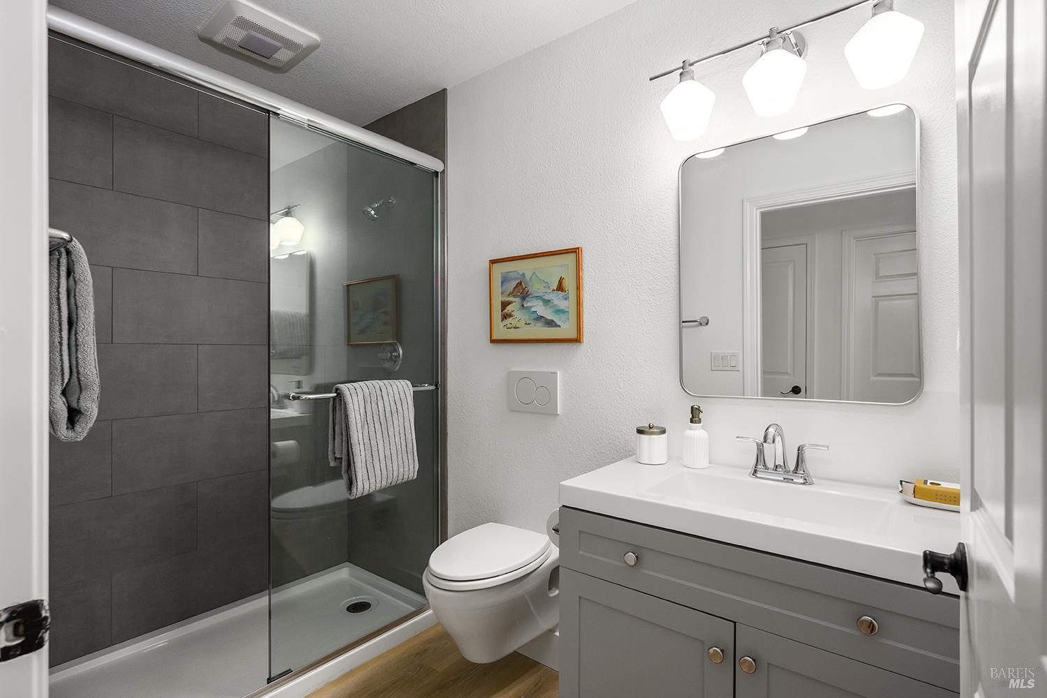 Detail Gallery Image 12 of 51 For 435 University St, Healdsburg,  CA 95448 - 4 Beds | 4 Baths