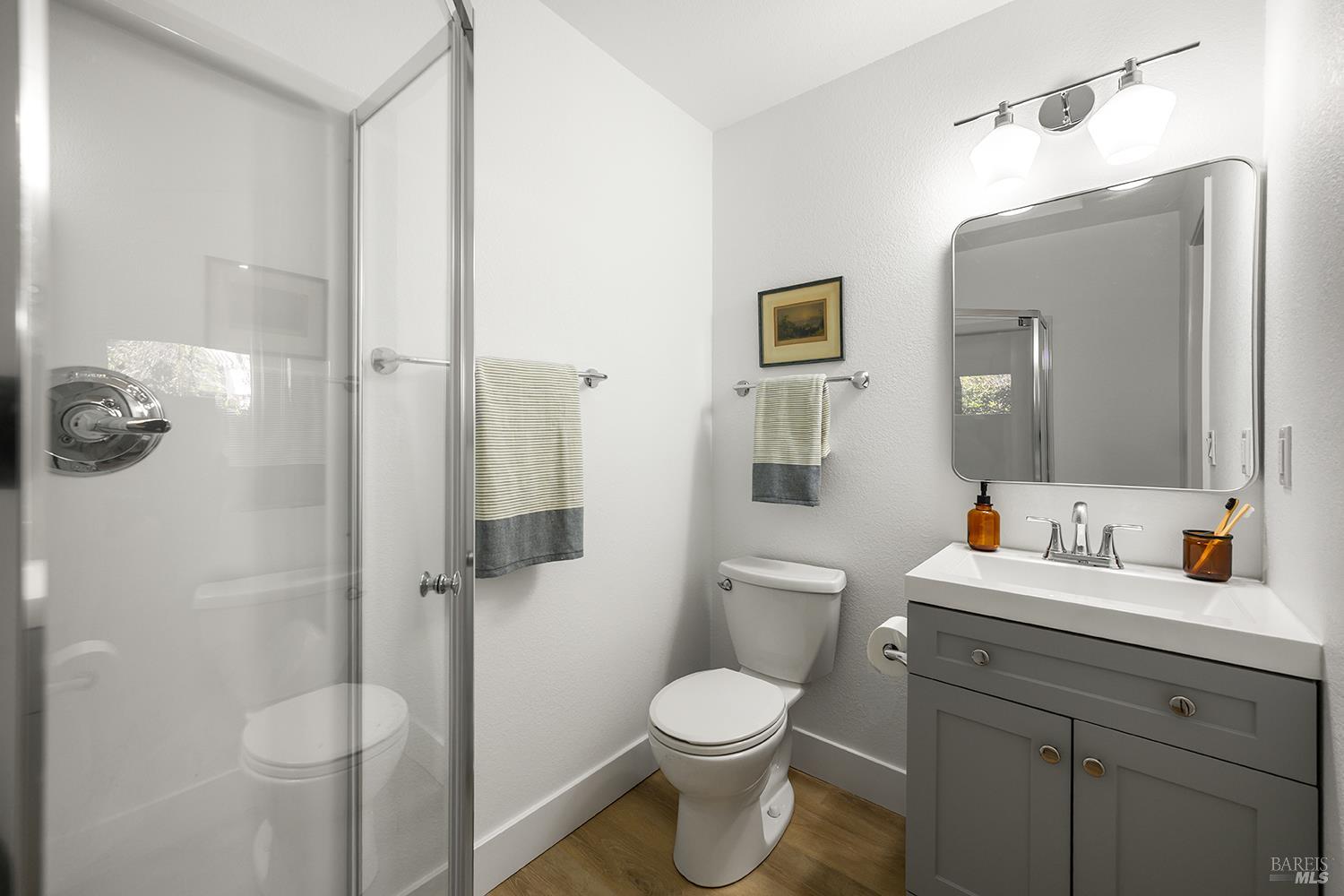 Detail Gallery Image 17 of 51 For 435 University St, Healdsburg,  CA 95448 - 4 Beds | 4 Baths