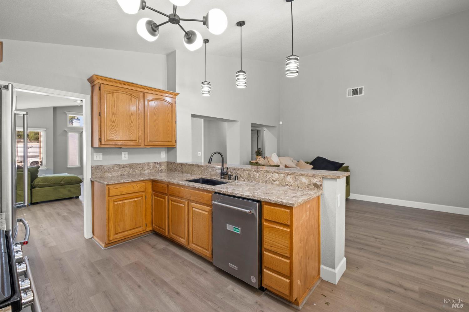 Detail Gallery Image 10 of 36 For 619 Rutgers St, Vacaville,  CA 95687 - 4 Beds | 2 Baths