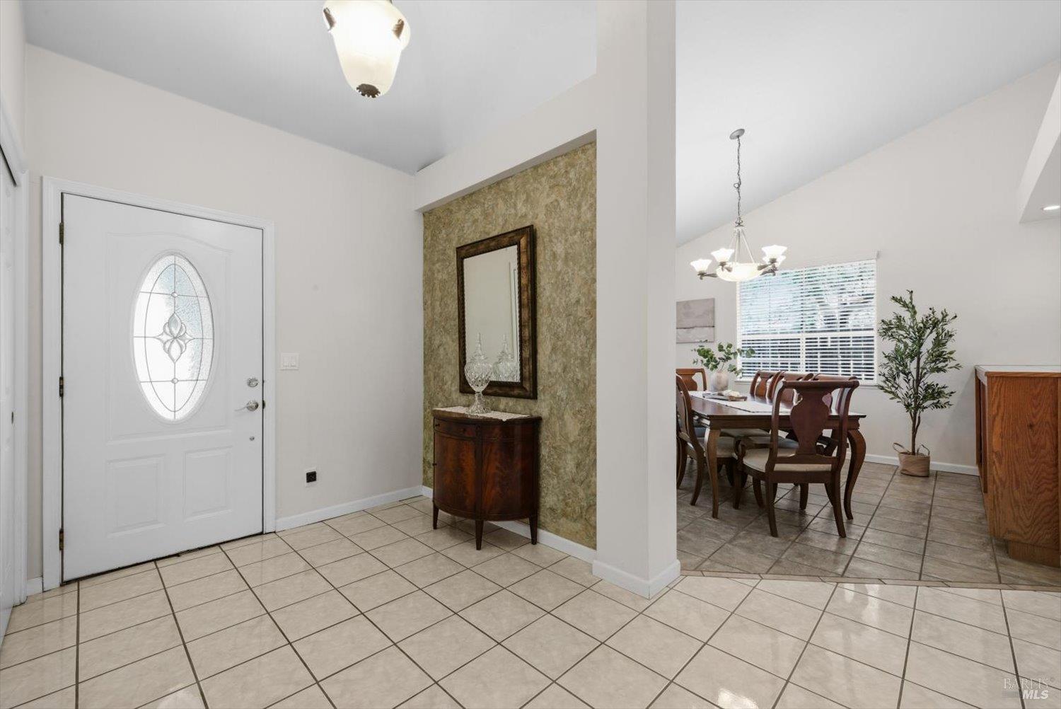 Detail Gallery Image 9 of 87 For 207 Laurelwood Way, Vacaville,  CA 95687 - 3 Beds | 2 Baths