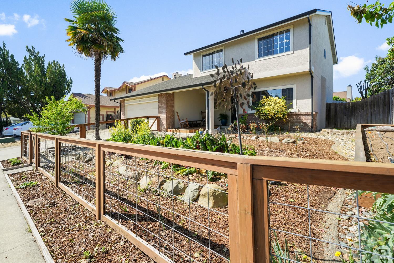 Detail Gallery Image 3 of 39 For 384 Dublin Way, Vacaville,  CA 95688 - 3 Beds | 2/1 Baths