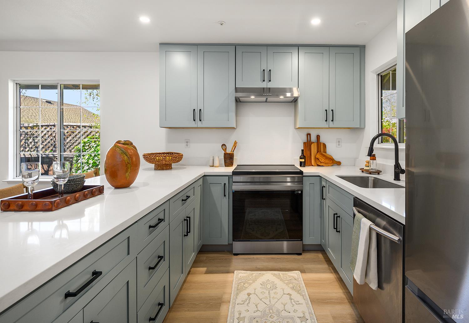 Detail Gallery Image 10 of 51 For 435 University St, Healdsburg,  CA 95448 - 4 Beds | 4 Baths