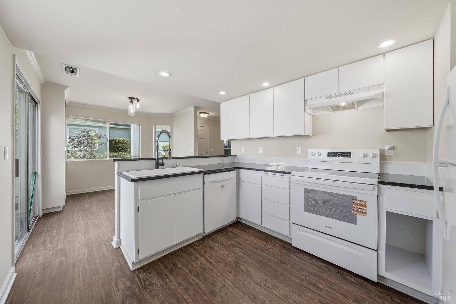 Detail Gallery Image 17 of 48 For 101 Marina Dr, Lakeport,  CA 95453 - 2 Beds | 1/1 Baths