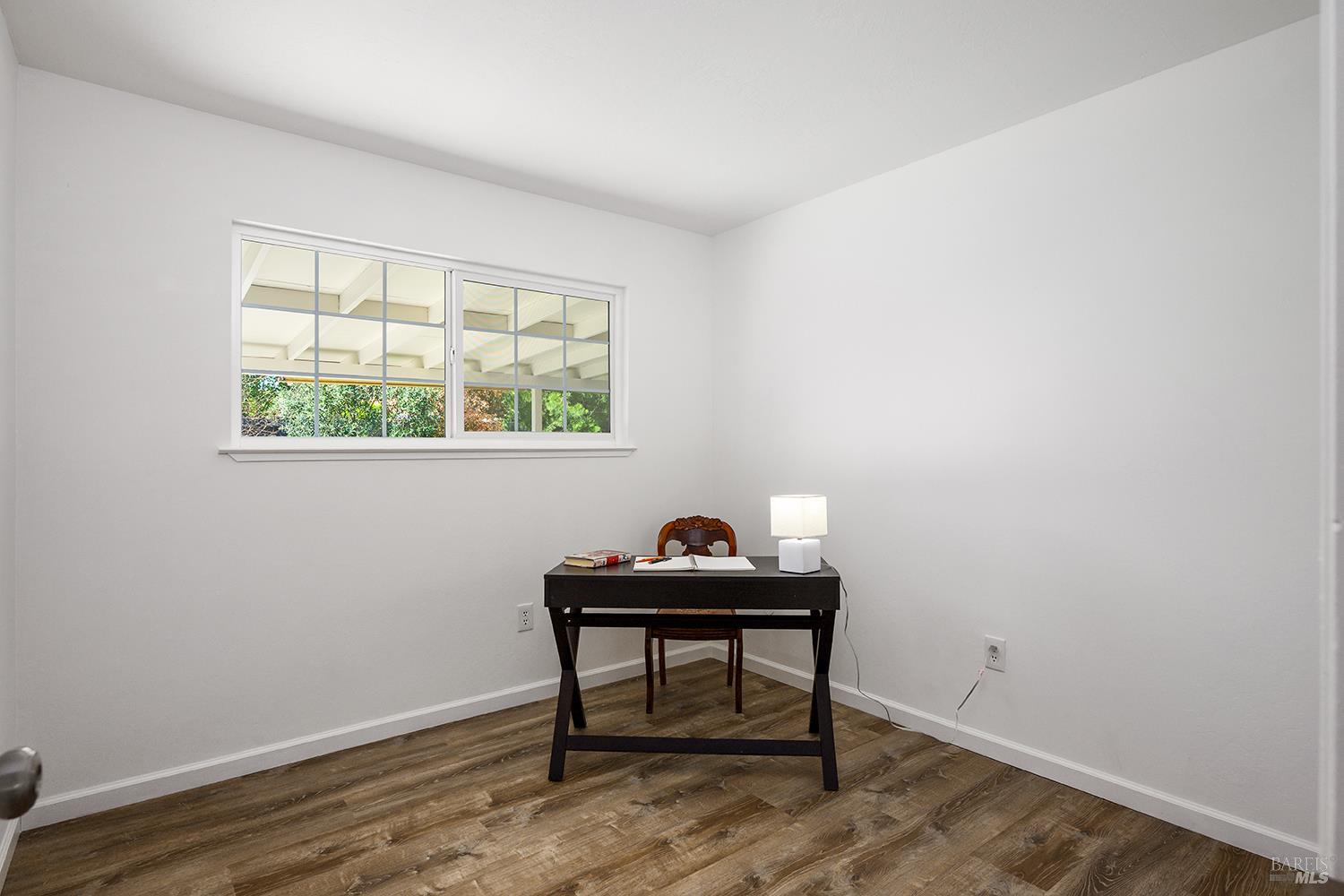 Detail Gallery Image 11 of 28 For 1335 Lupine Rd, Healdsburg,  CA 95448 - 2 Beds | 2 Baths